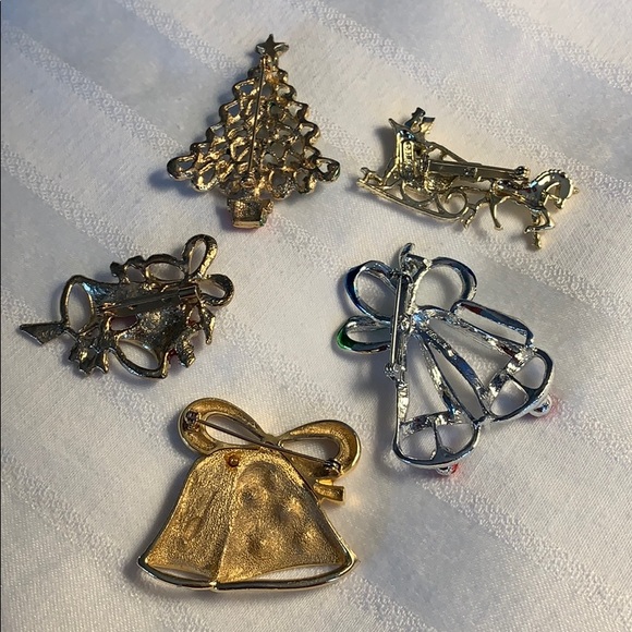 VTG Christmas Brooch Pins Bells, Tree & Horse Drawn  Sleigh VTG Holiday Brooches - Picture 2 of 12